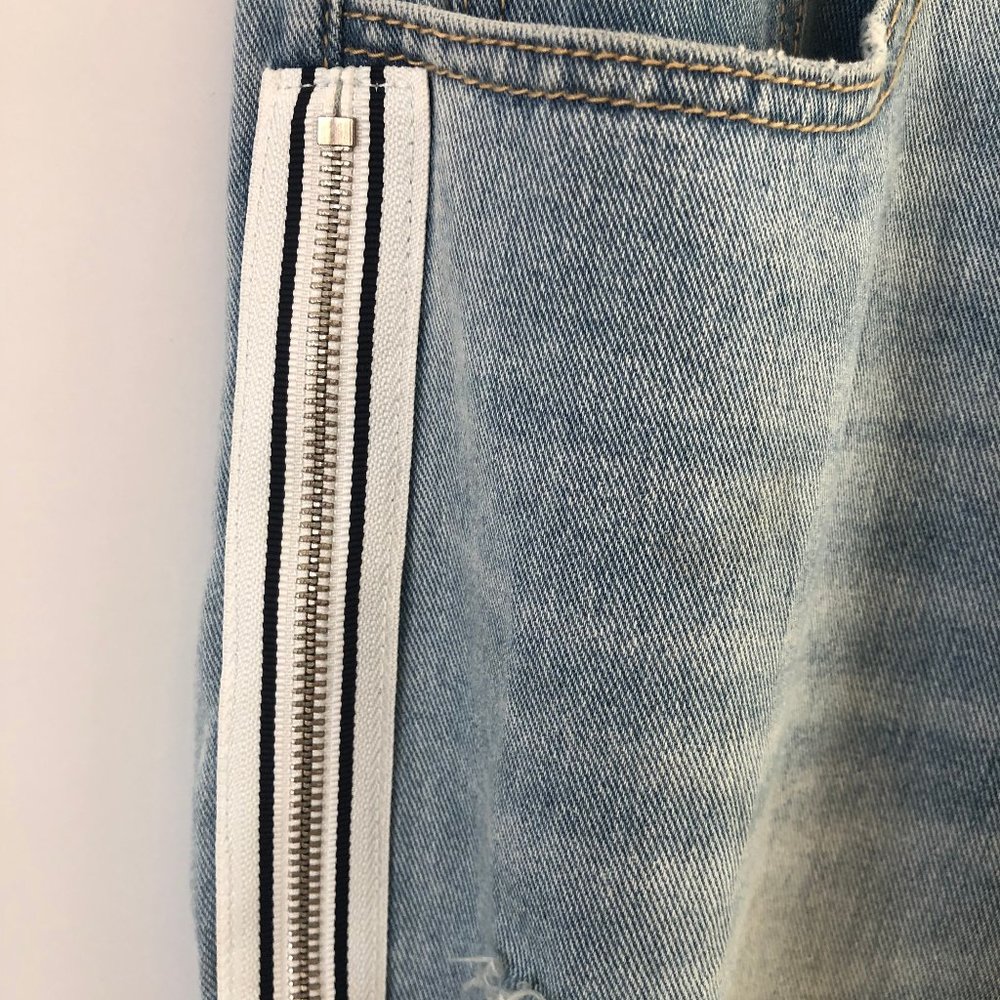 Jeans with side zipper